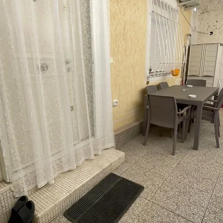 Greek * Влёра